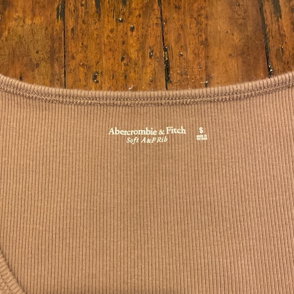 Abercrombie & Fitch. Soft A&F Ribbed Bodysuit. Size Small. - Picture 4 of 4